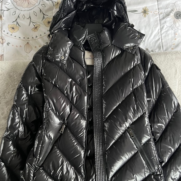 Moncler jacket size 3 - Picture 3 of 8